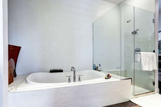 Building Photo - Denver Art Museum Penthouse Available NOW!!