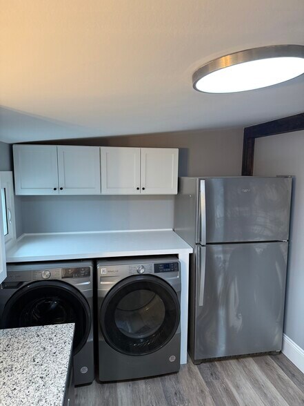 Building Photo - 1324 Main St