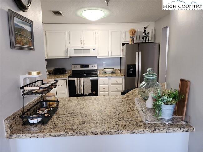 Building Photo - 303 Sugar Top Dr