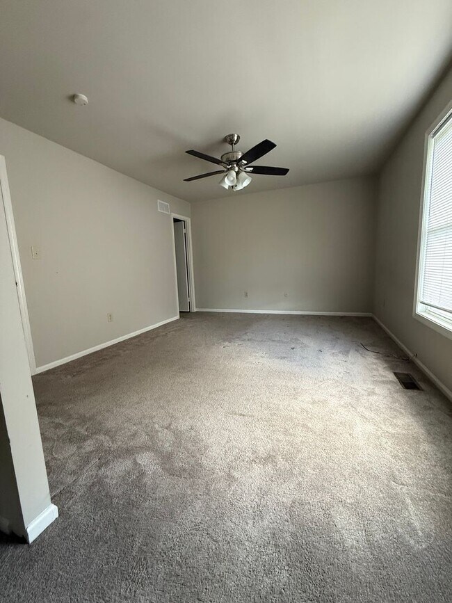 Building Photo - 3 Bed / 2.5 Bath Highlands Townhome
