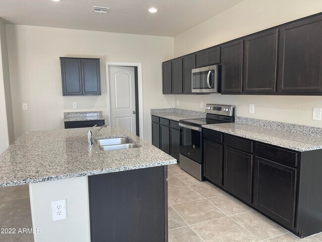 Building Photo - 36597 W Santa Clara Ave