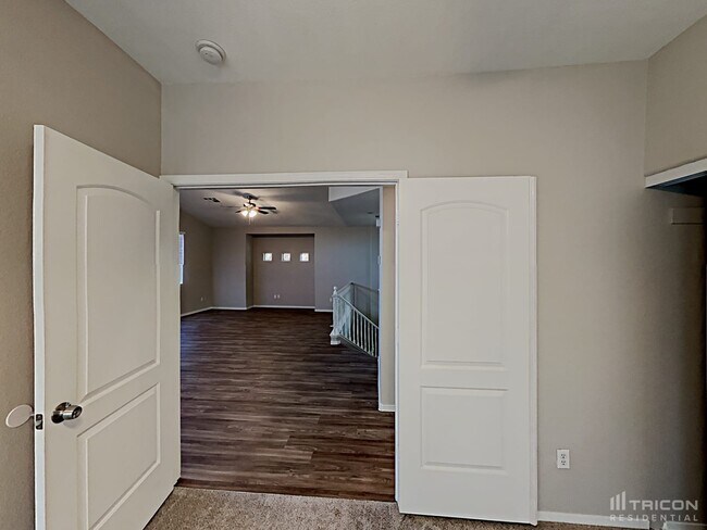 Building Photo - 708 E Riding Crop Ave