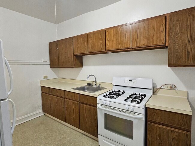 Building Photo - 2112 Sherman Ave