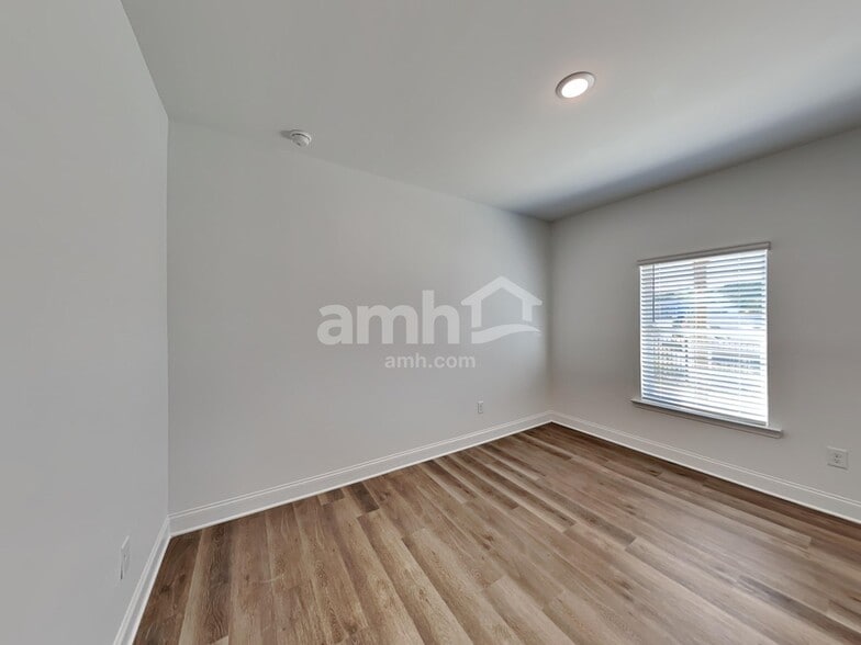 Building Photo - 1305 Soapstone Rd