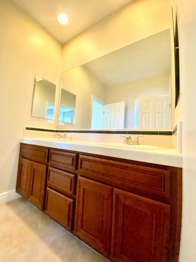 Building Photo - 3603 Fieldview Ct