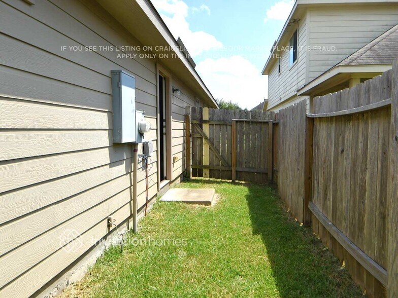 Building Photo - 18730 Dennington Dr