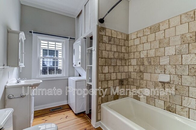 Building Photo - 1313 Glenn St