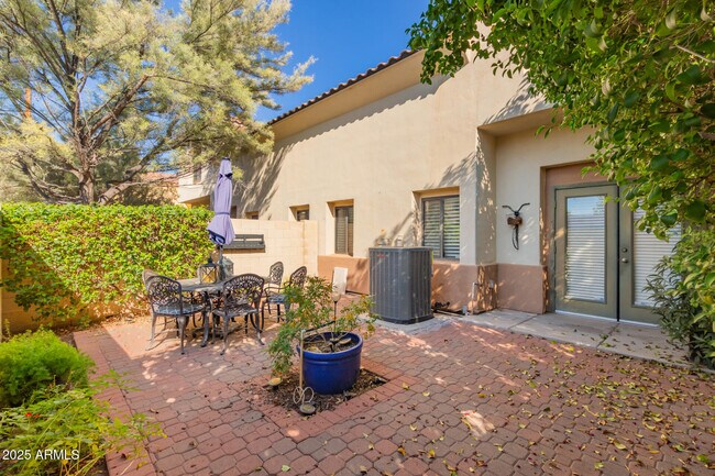 Building Photo - 1102 W Glendale Ave