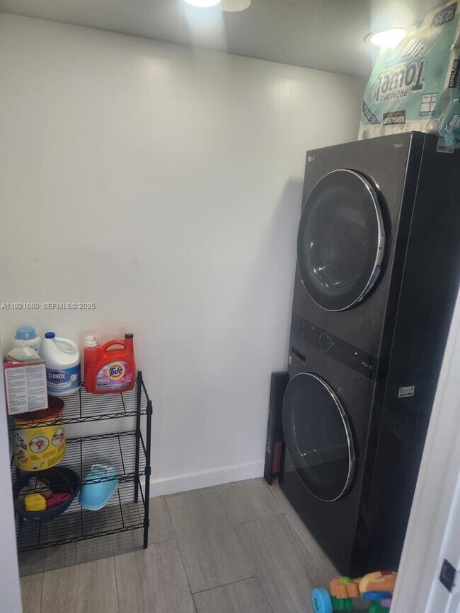 Building Photo - 27000 SW 145th Ave