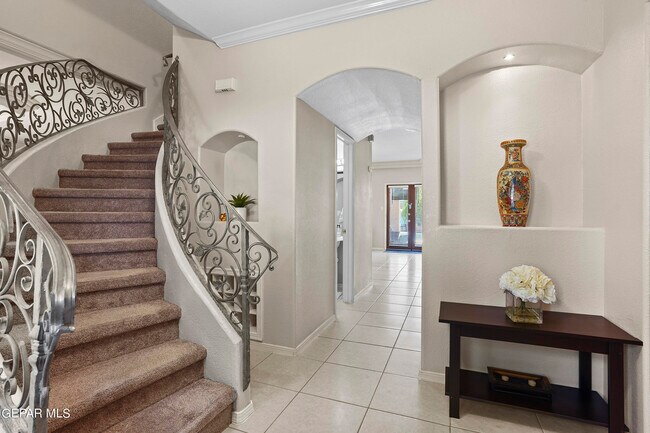 Building Photo - 1091 Los Moros Dr
