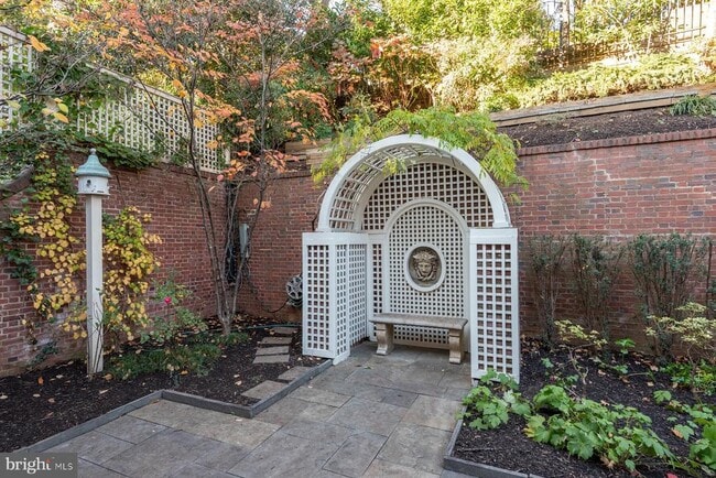 Building Photo - 2425 California St NW