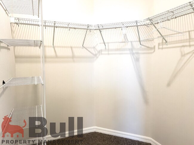 Building Photo - 1980 GOBLET COVE St