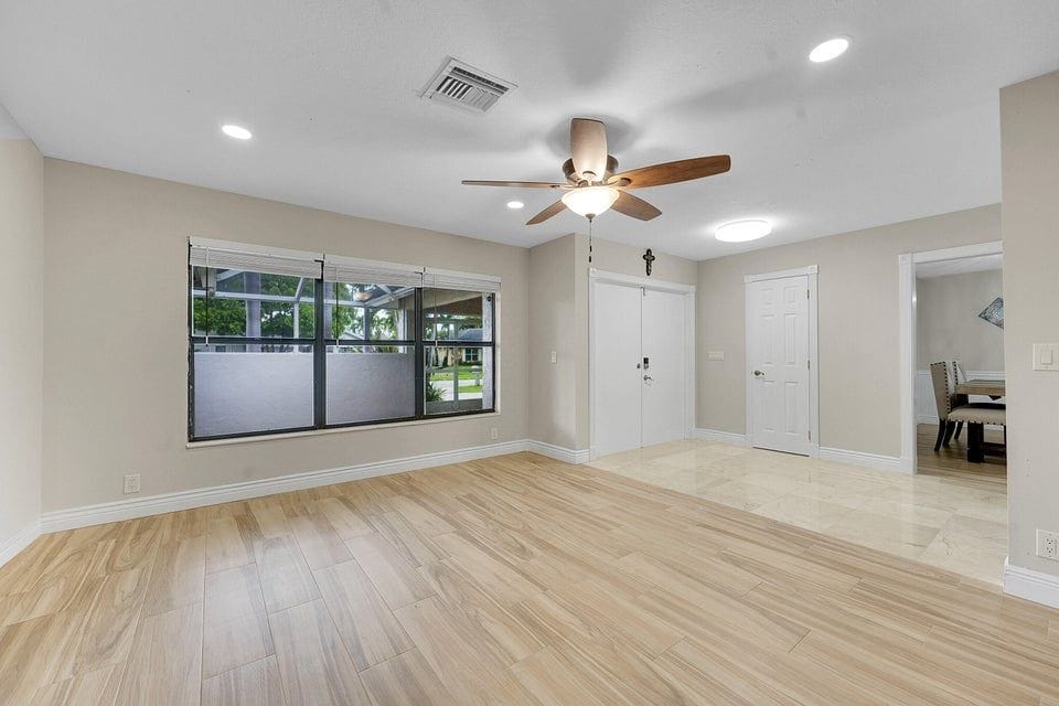 Building Photo - 614 Azure Ave