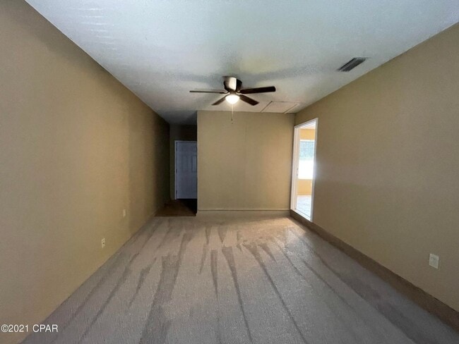 Building Photo - Spacious 3/1 Brick Home in a Low-Traffic c...