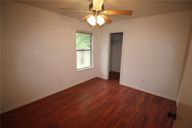Building Photo - 8506 Apple Carrie Cove