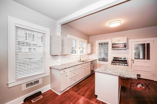 Building Photo - 332 W McLelland Ave