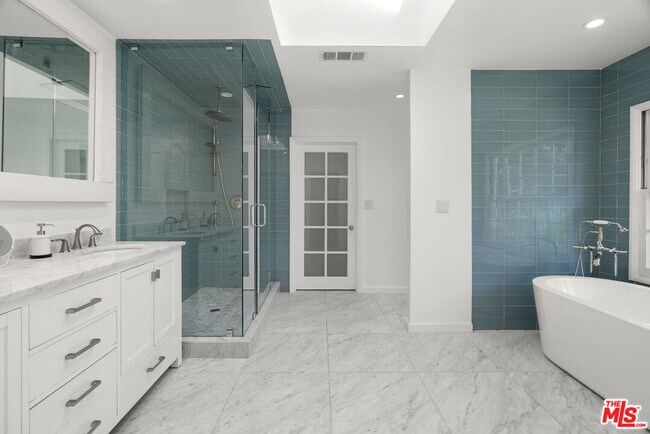 Building Photo - 2761 Hutton Dr