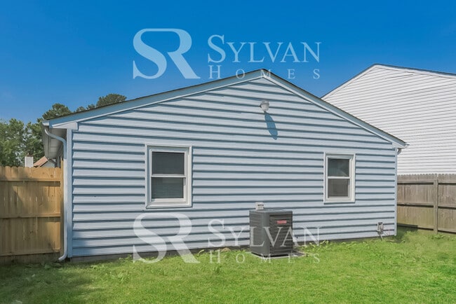 Building Photo - Enjoy living the good life in this 3 bedroom, 1 bathroom home