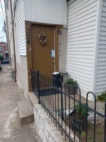Building Photo - 324 Franklin St