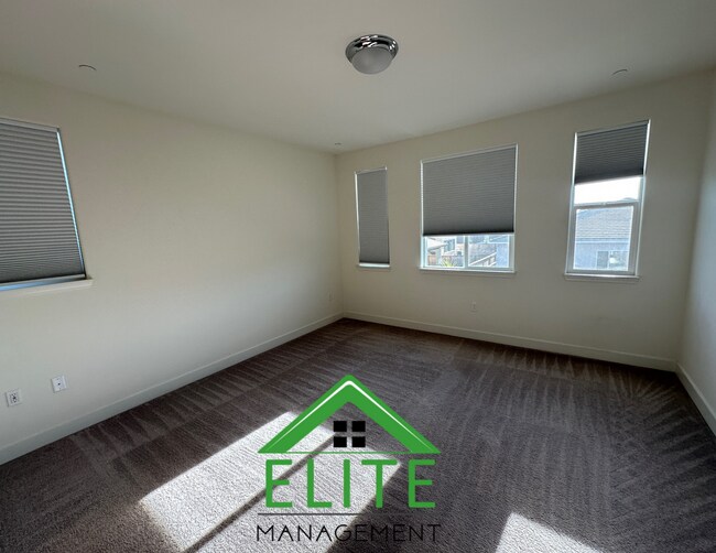 Building Photo - Spacious 5-Bedroom Home with Private In-Law Suite in Desirable Natomas Location