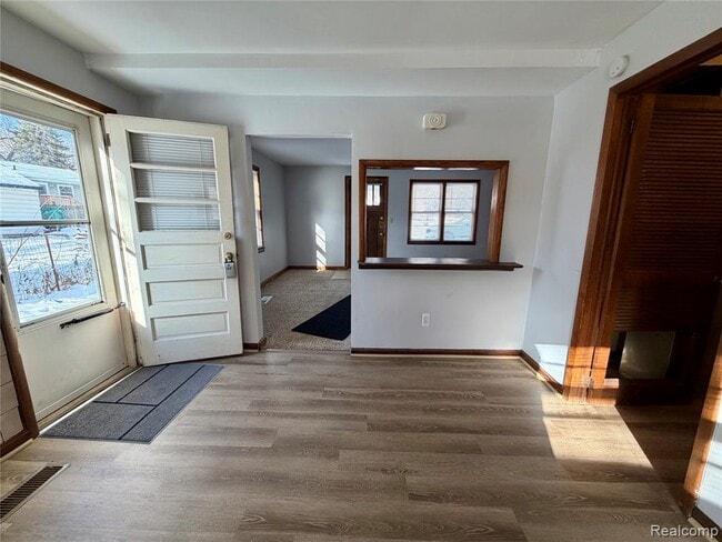 Building Photo - 834 E Cross St