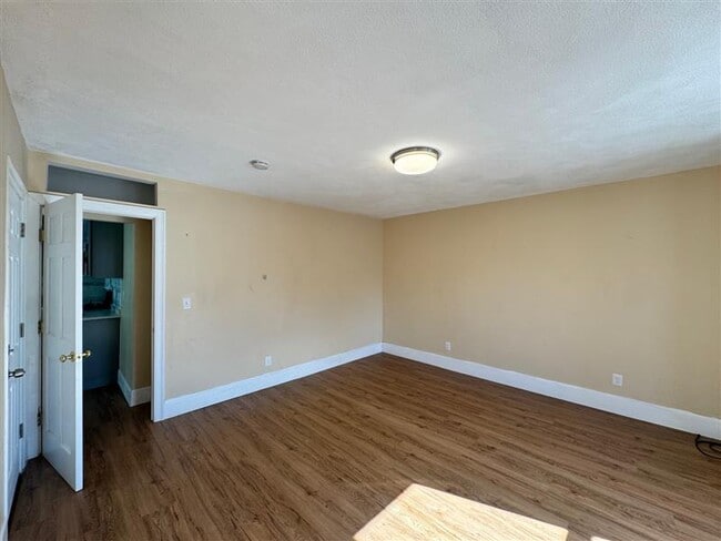 Building Photo - 51 Beacon St