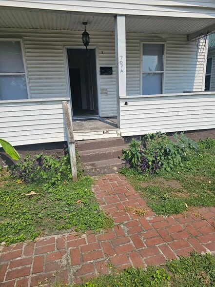 Primary Photo - 707 Washington St W