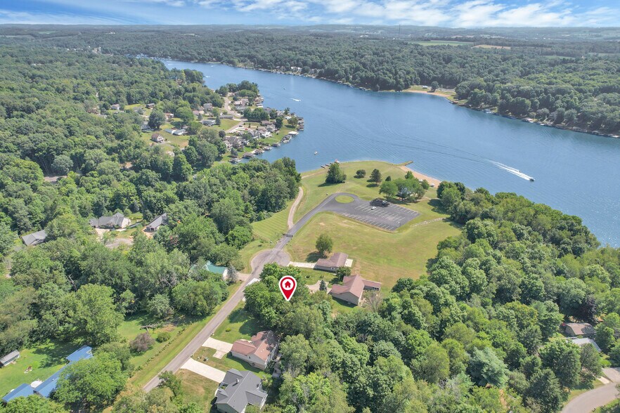Building Photo - 305 Ridgeway Dr