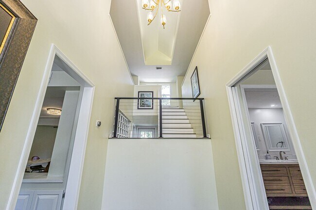 Building Photo - 2114 S Venus St