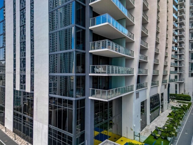 Building Photo - 1010 Brickell Ave