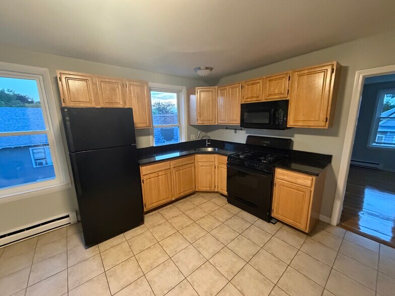 Building Photo - 117 Wrentham St