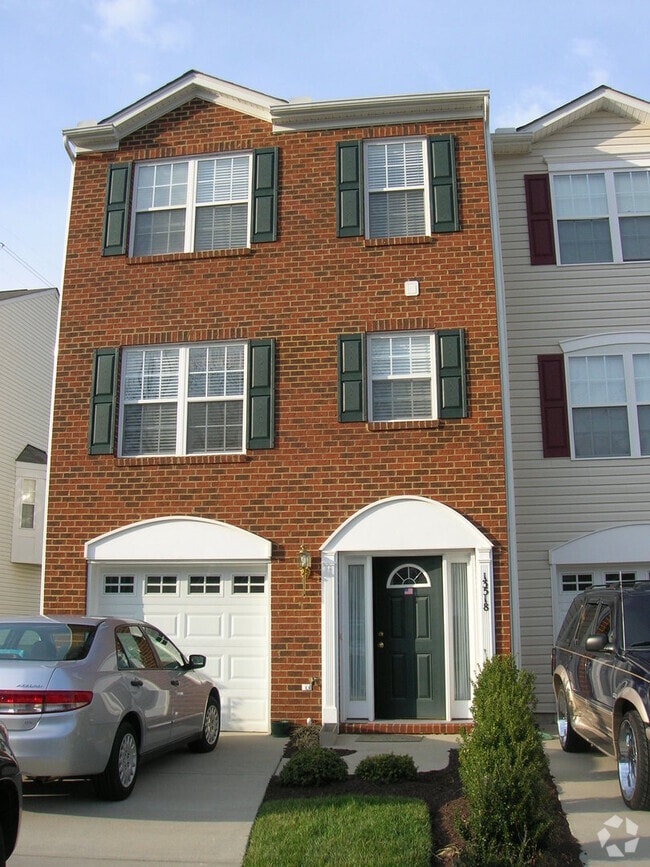 Building Photo - --APPLICATION PENDING CURRENTLY UNAVAILABL...