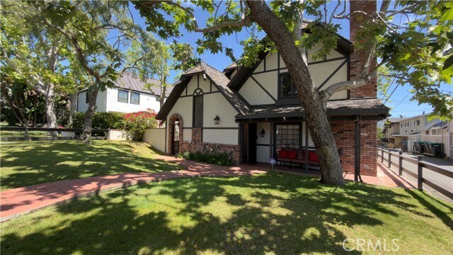 Building Photo - 327 Aster St