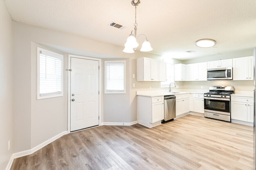 Building Photo - 5767 Riverside Dr