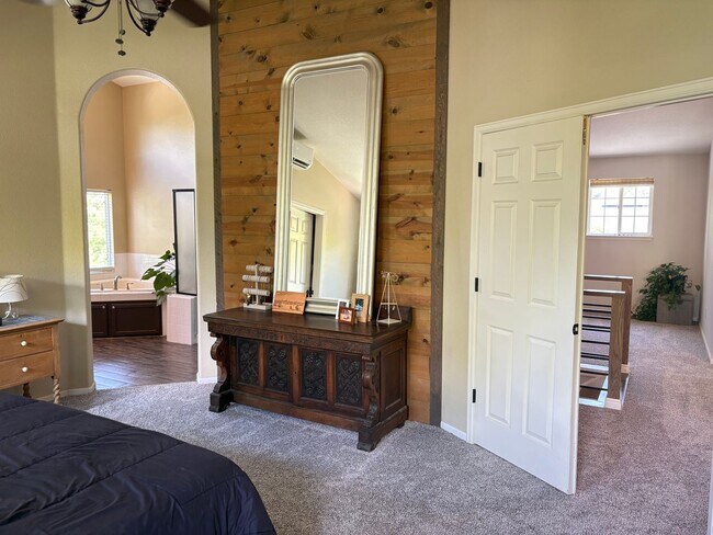 Building Photo - High-End 4 Bed 3.5 Bath Home Next to Arapa...