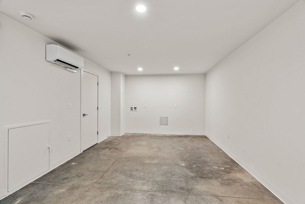 Large Basements - 2175 SE Stark St