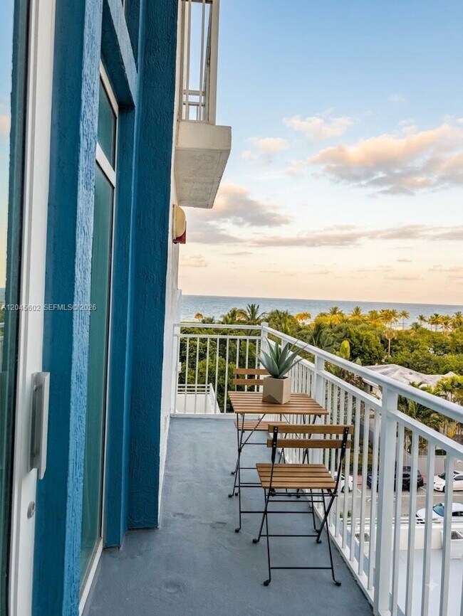 Building Photo - 7600 Collins Ave