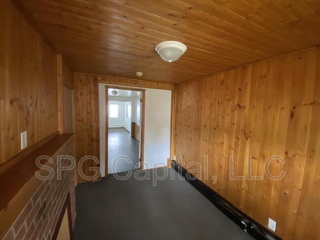 Building Photo - 704 Jessop Pl