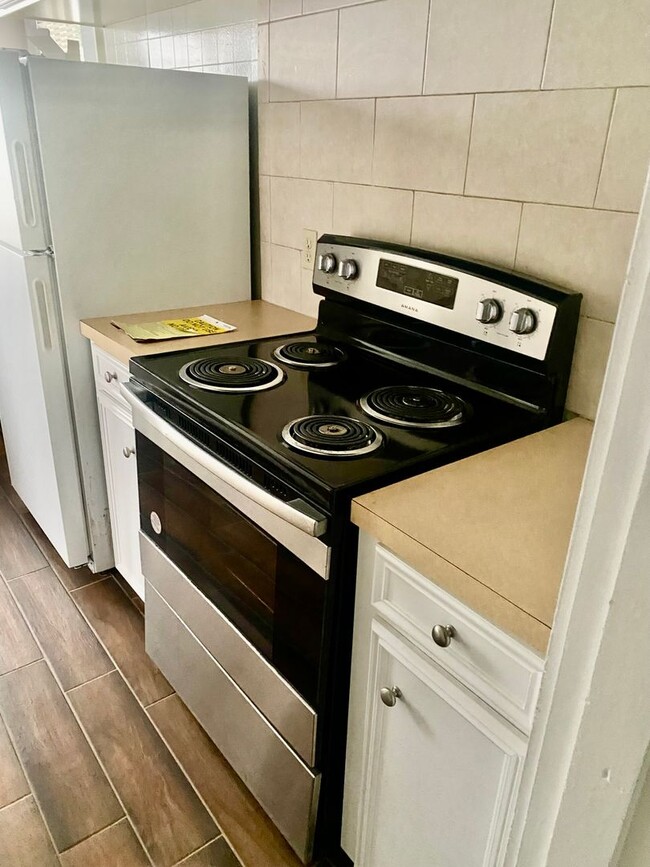 Building Photo - Charming 2-Bedroom Duplex for Lease – South Highlands