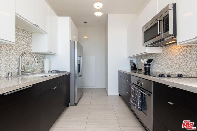 Building Photo - 18065 Coastline Dr