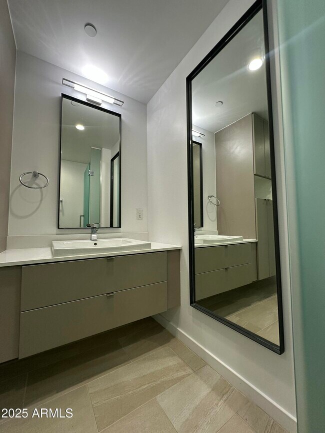 Building Photo - 200 W Portland St