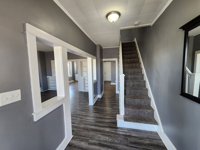 Building Photo - Twin home with stainless appliances, centr...