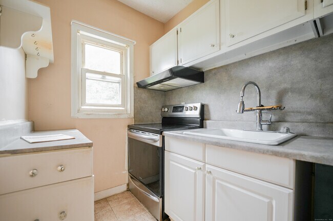 Building Photo - 134 Gorham Ave