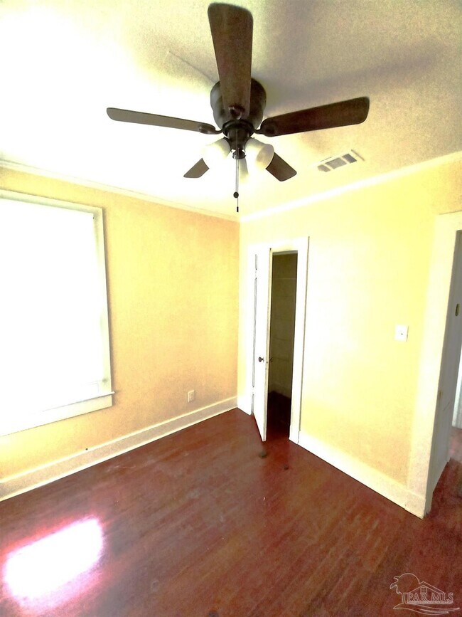 Building Photo - 1120 S Old Corry Field Rd