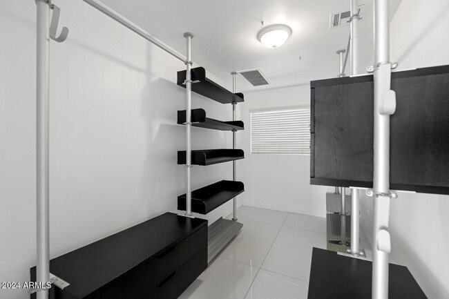 Building Photo - 4222 E Indianola Ave