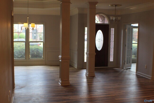 Building Photo - 111 Ervington Pl