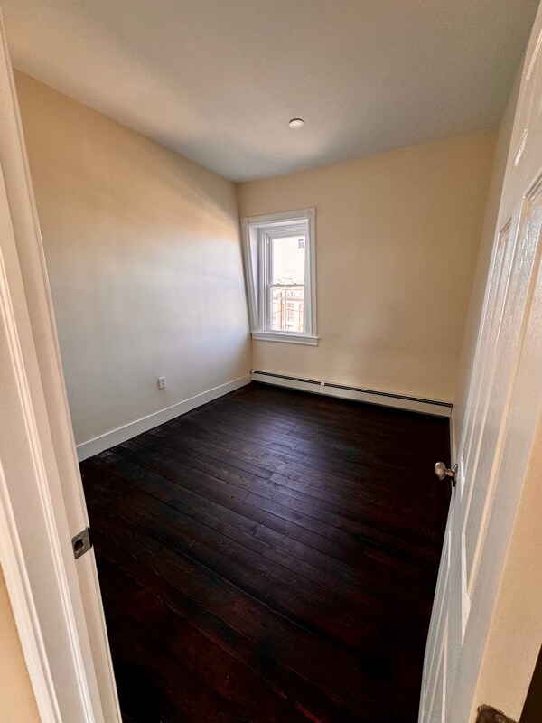 Building Photo - 33 Valley St