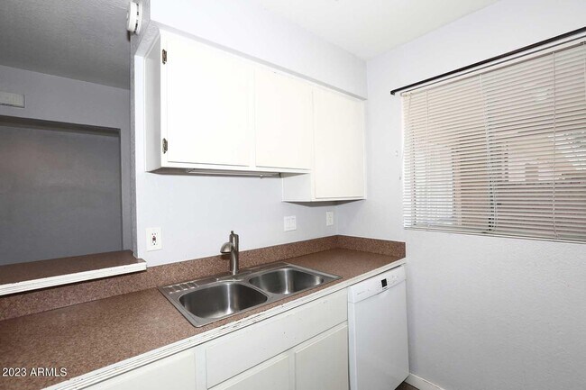 Building Photo - 522 W Blackhawk Dr