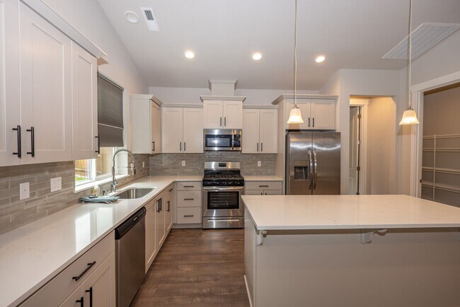 Building Photo - 3 Bedr Ranch Home in Ramble Creek Community