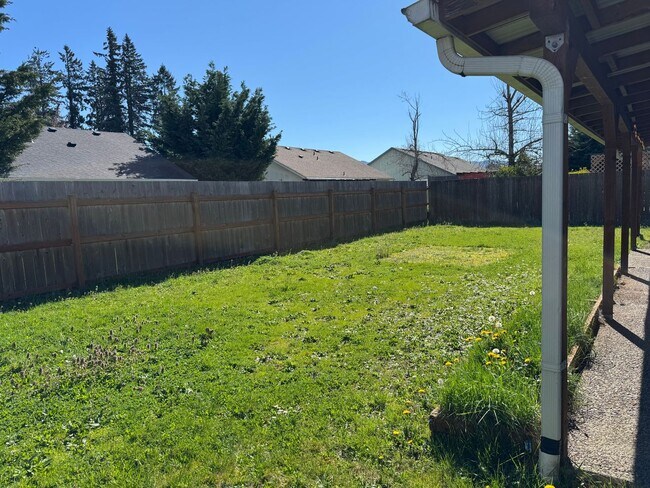 Building Photo - 692 N 1st St